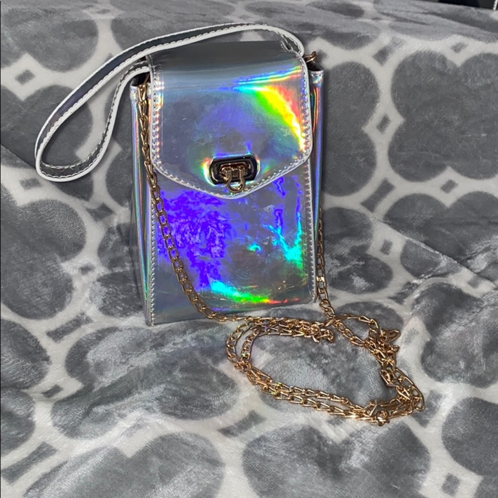SUPER CUTE holographic purse w chain strap